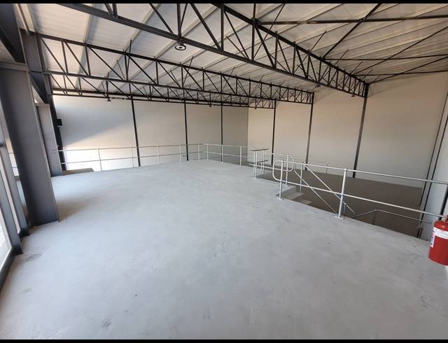 406M² WAREHOUSE TO LET IN STIKLAND INDUSTRIAL